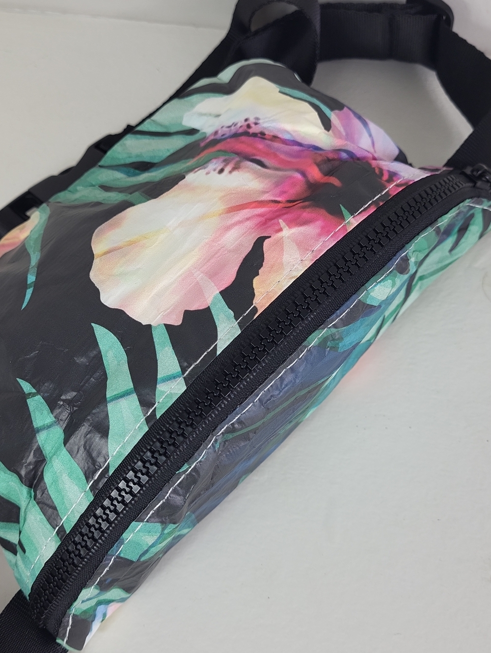 Paradise x Aloha White Logo Hip Pack - Picture 7 of 8